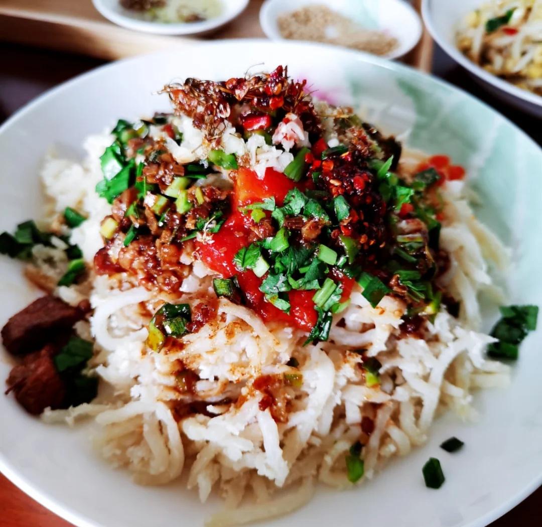 甘肃小吃洋芋擦擦(陕北的洋芋擦擦怎么做好吃)