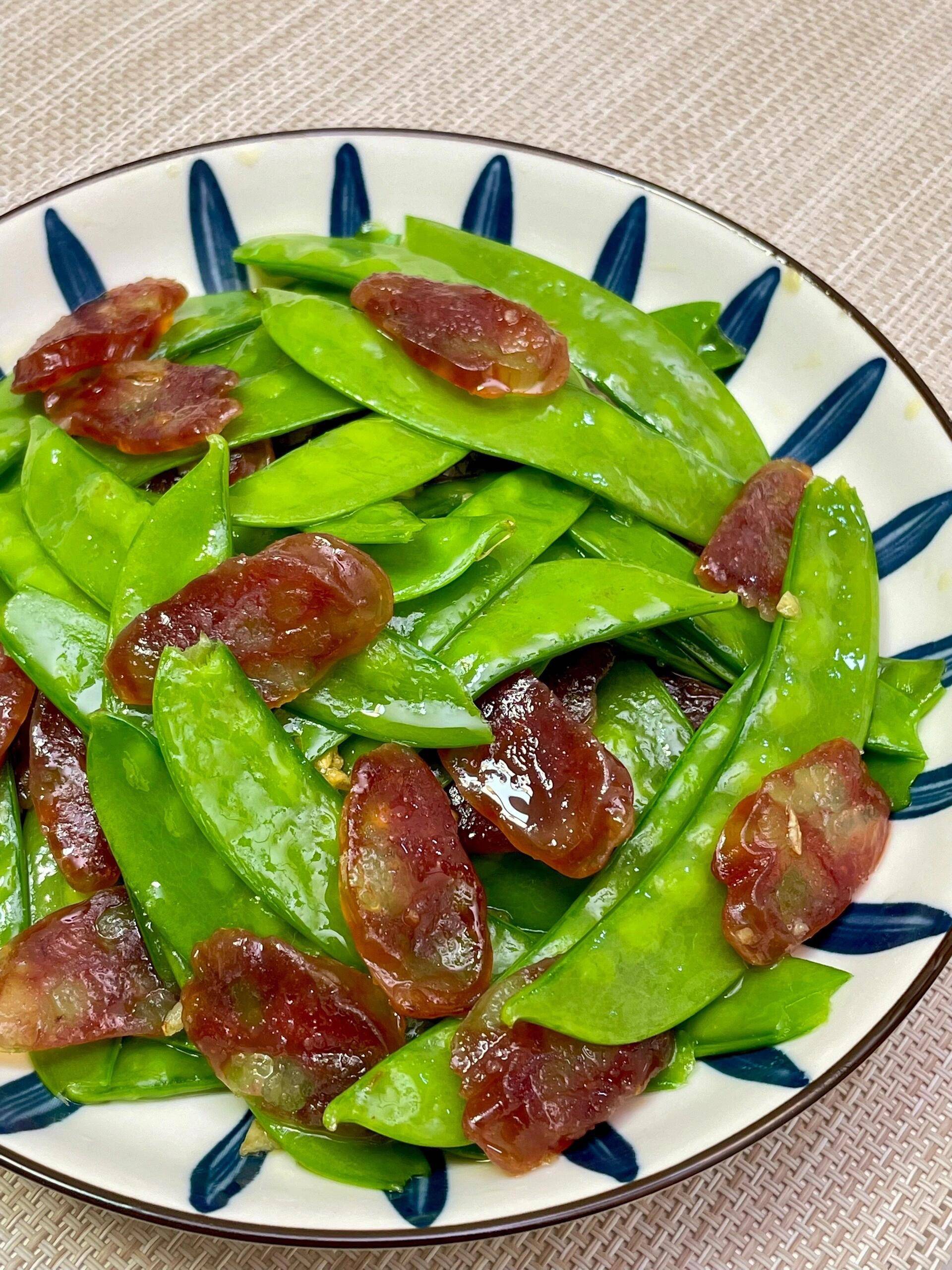 腊肠可以炒什么素菜(腊肠炒什么菜好吃窍门)