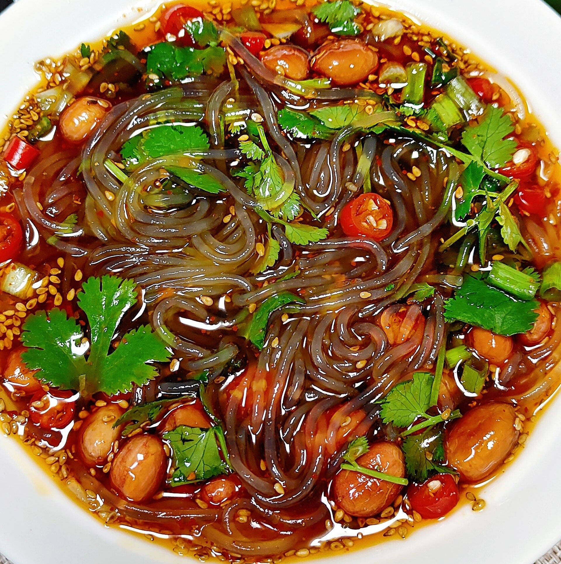 酸辣粉丝的家常做法(酸辣粉丝怎么做才好吃)