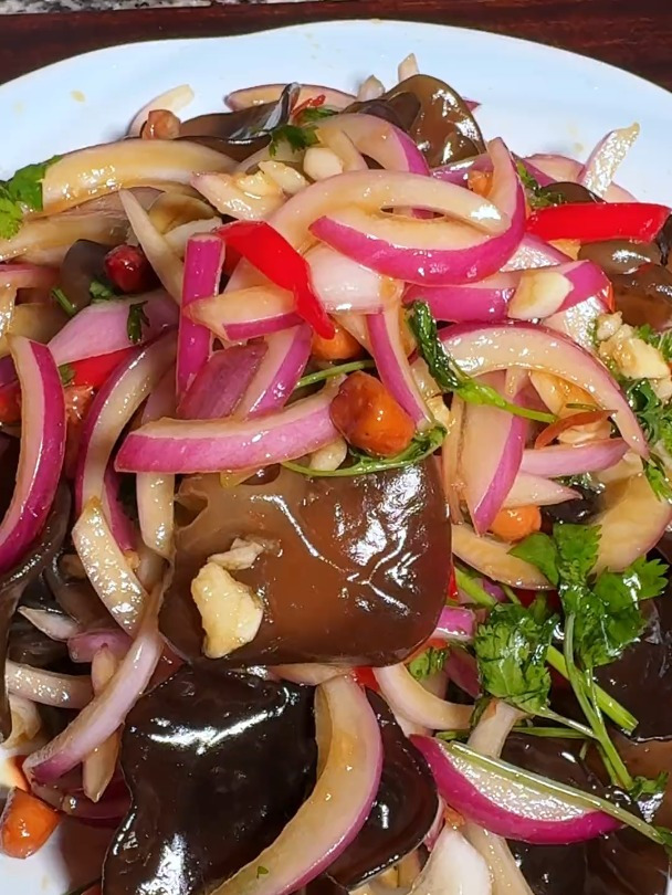 木耳洋葱头凉菜(洋葱木耳凉拌饭店做法) 木耳洋葱头凉菜(洋葱木耳凉拌饭店做法)