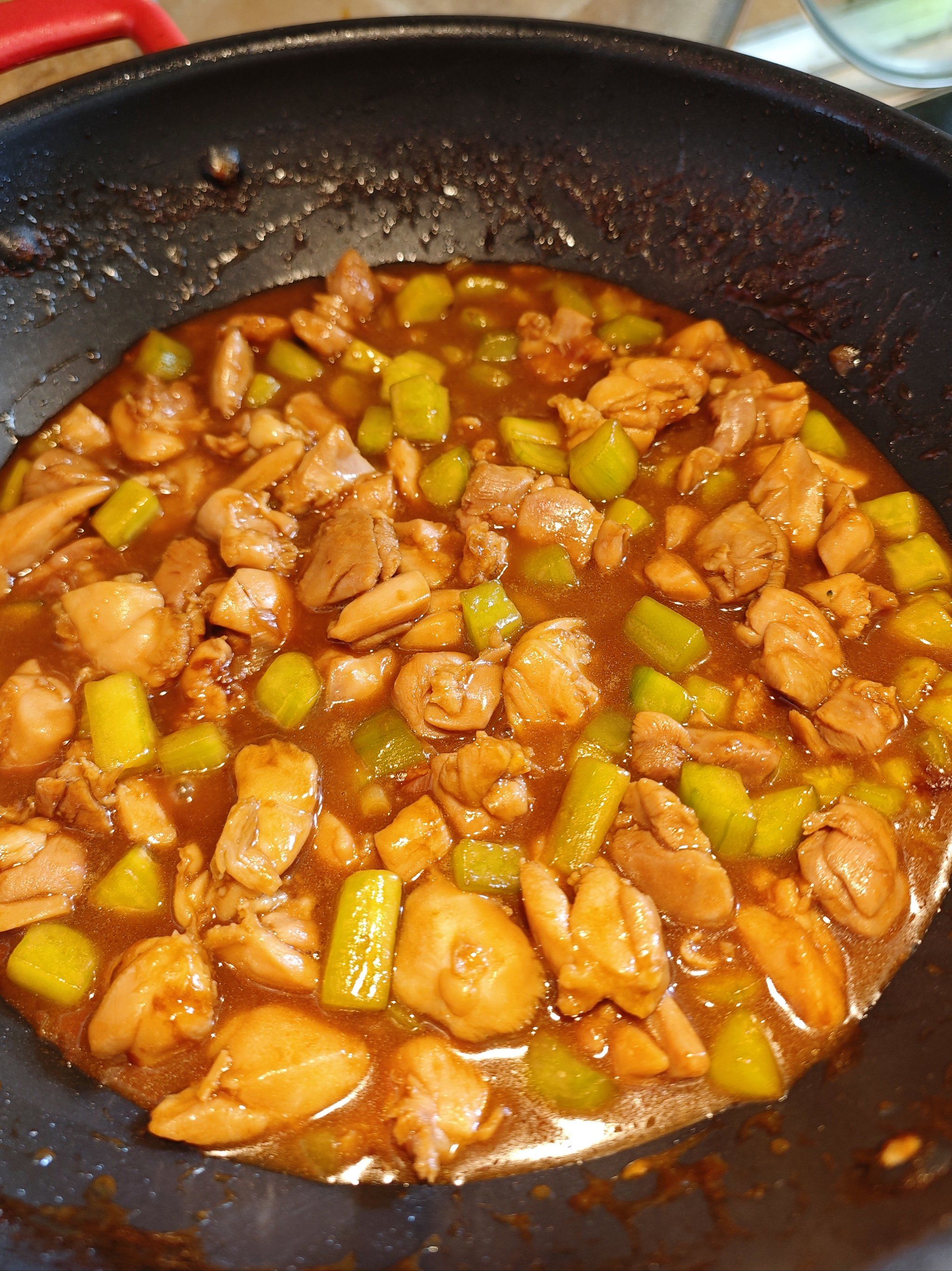 家常炒鸡丁(鸡丁配什么菜最好吃)