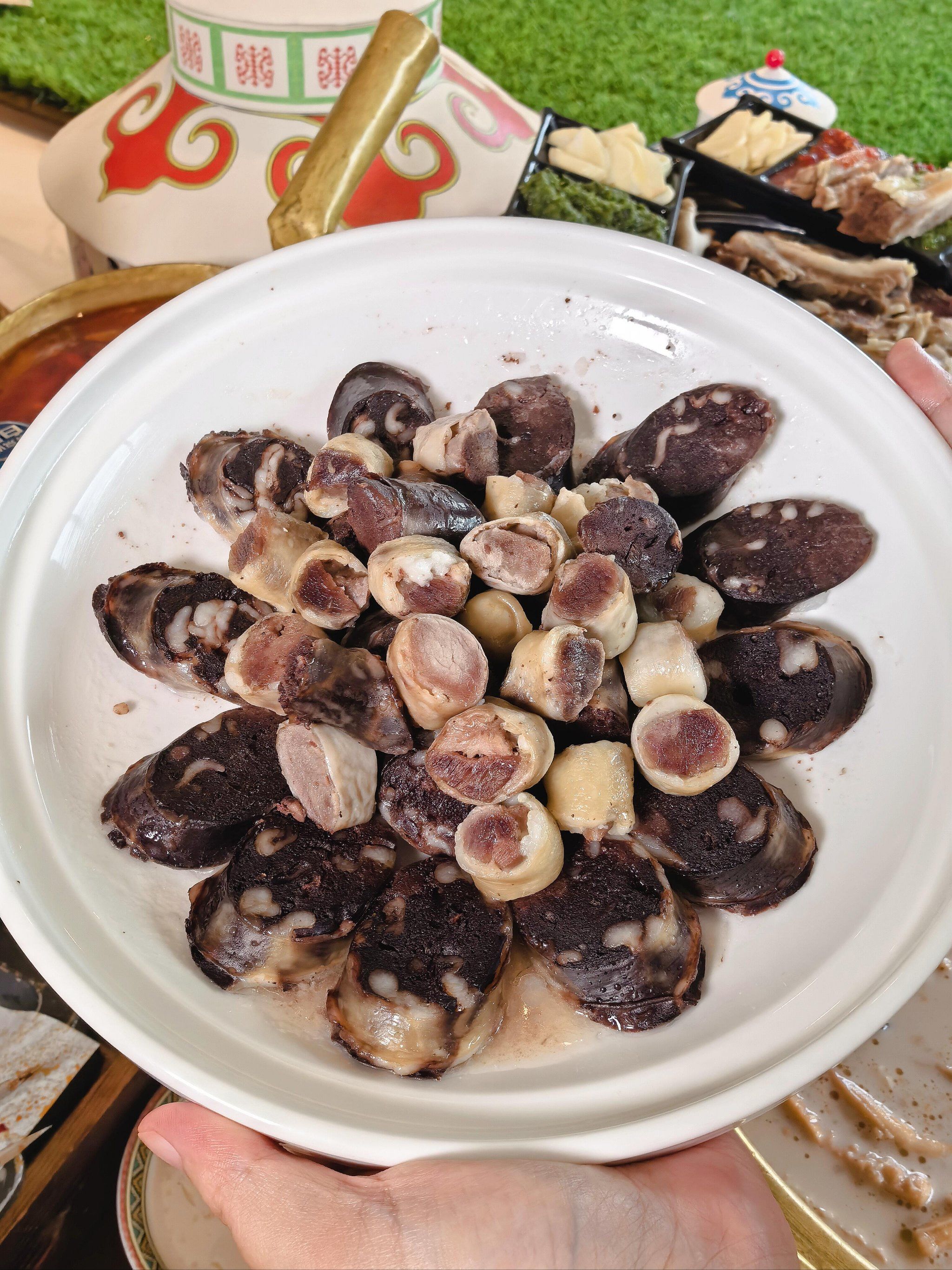 内蒙古餐饮特色菜(内蒙古餐饮特色菜品)