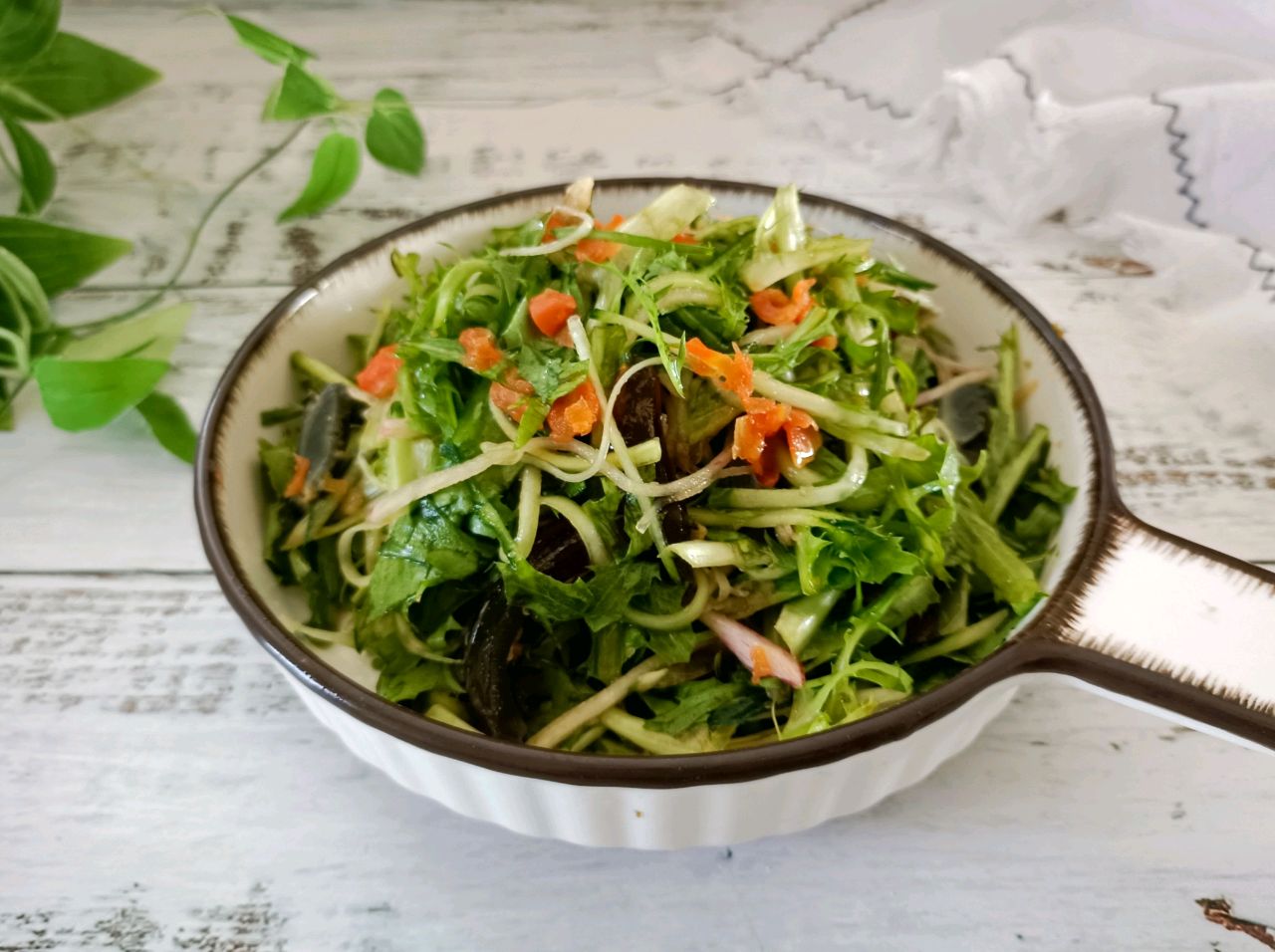 红萝卜苦菊凉菜(凉拌苦菊红心萝卜) 红萝卜苦菊凉菜(凉拌苦菊红心萝卜)