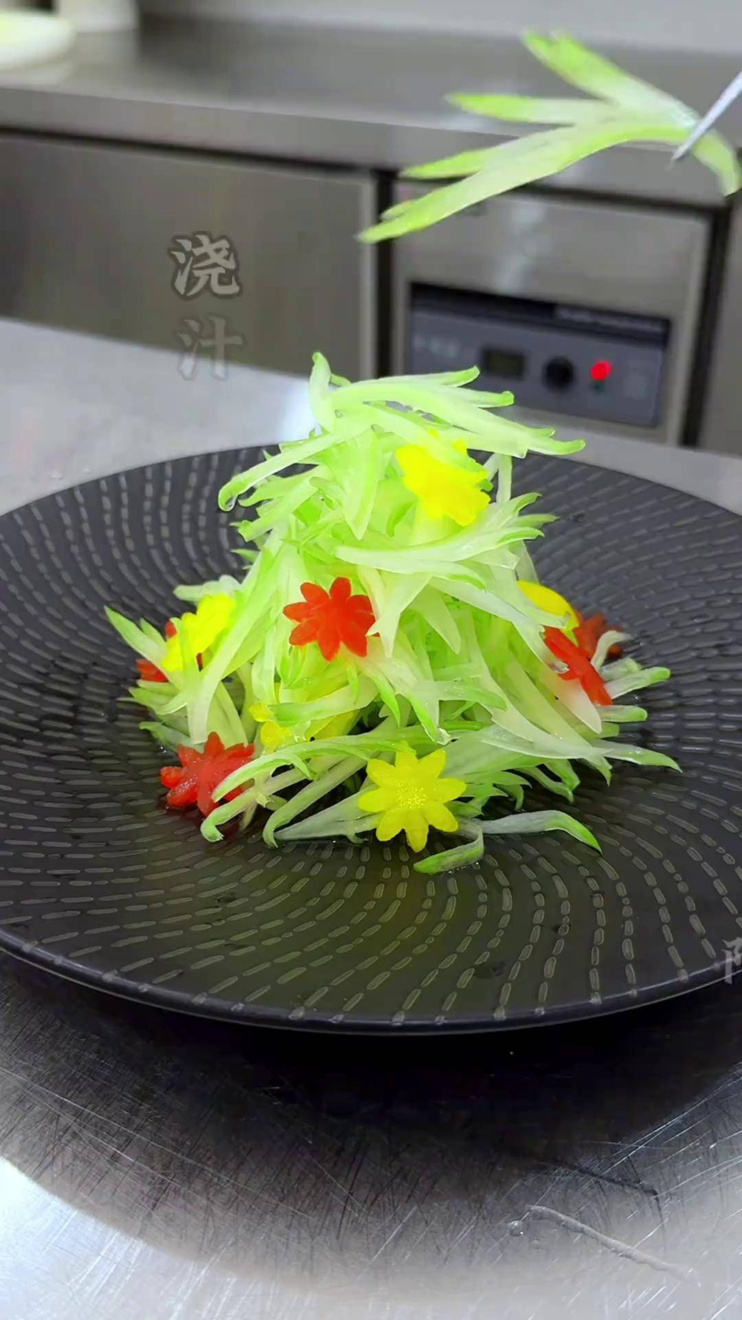 怎么拿芹菜做凉菜(芹菜做凉菜的做法大全) 怎么拿芹菜做凉菜(芹菜做凉菜的做法大全)