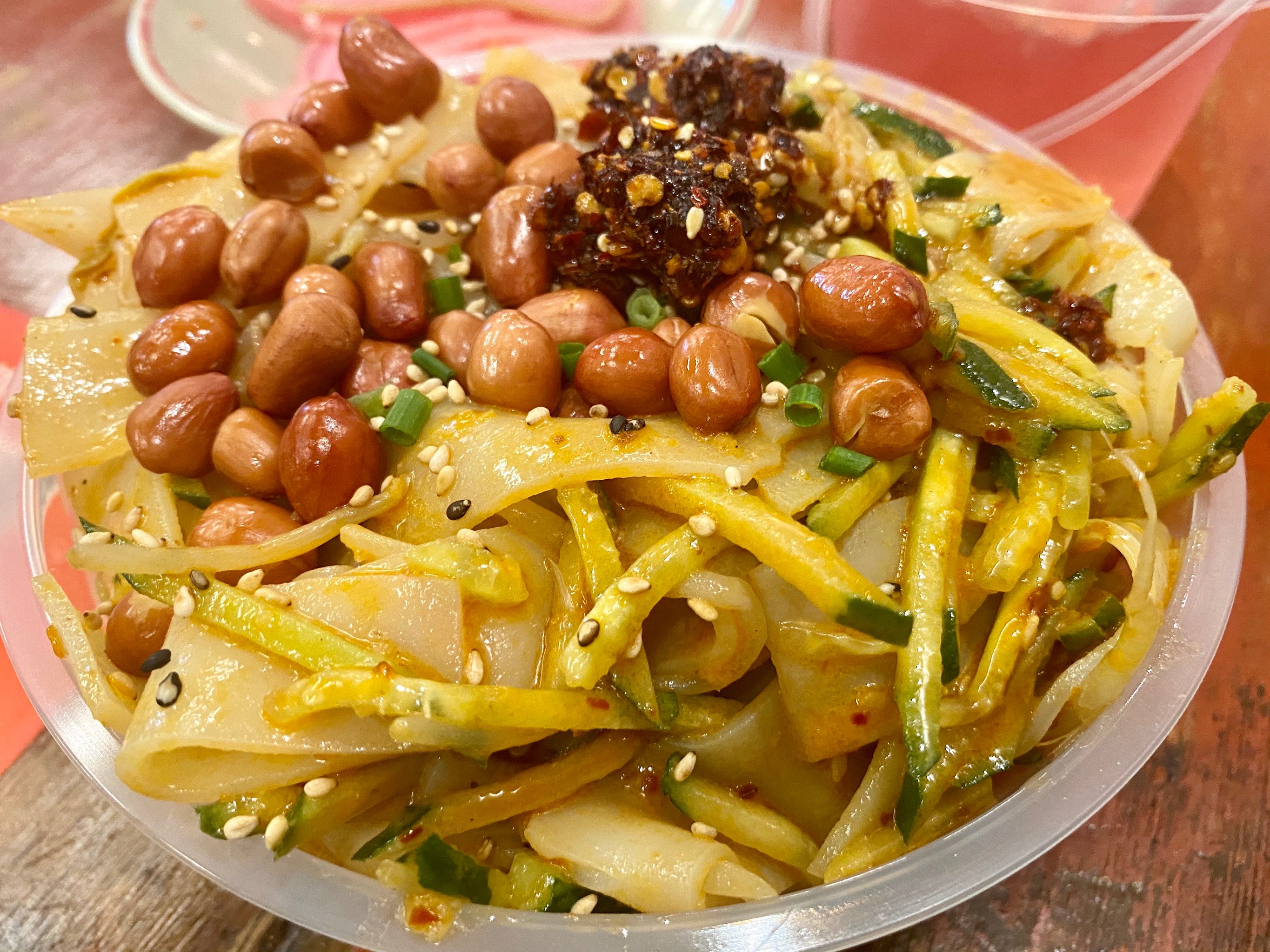 凉皮小吃怎么做好吃(凉皮小吃怎么做好吃窍门)