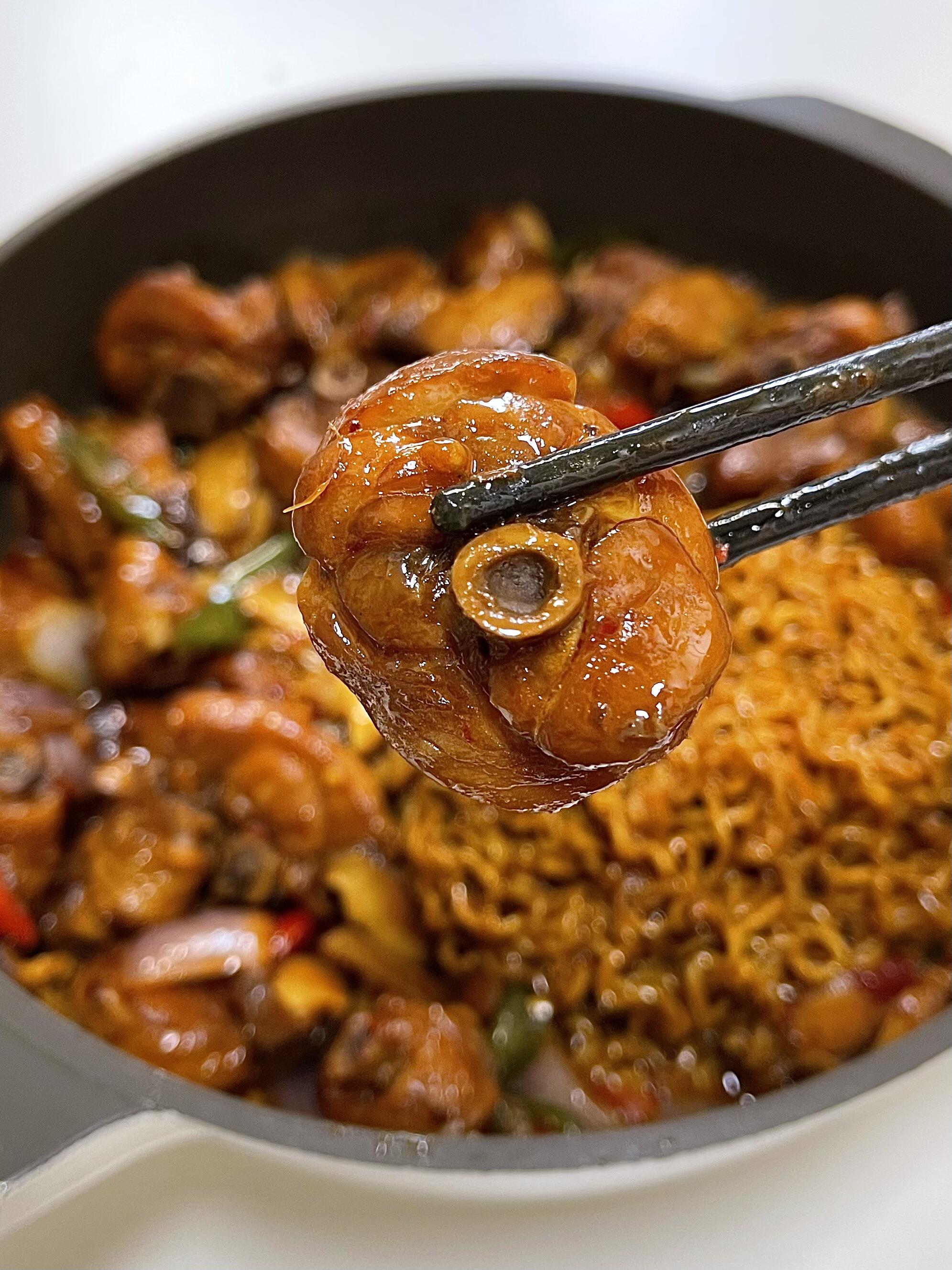 鸡腿火锅做法大全家常(鸡腿火锅怎么做好吃又简单的做法)