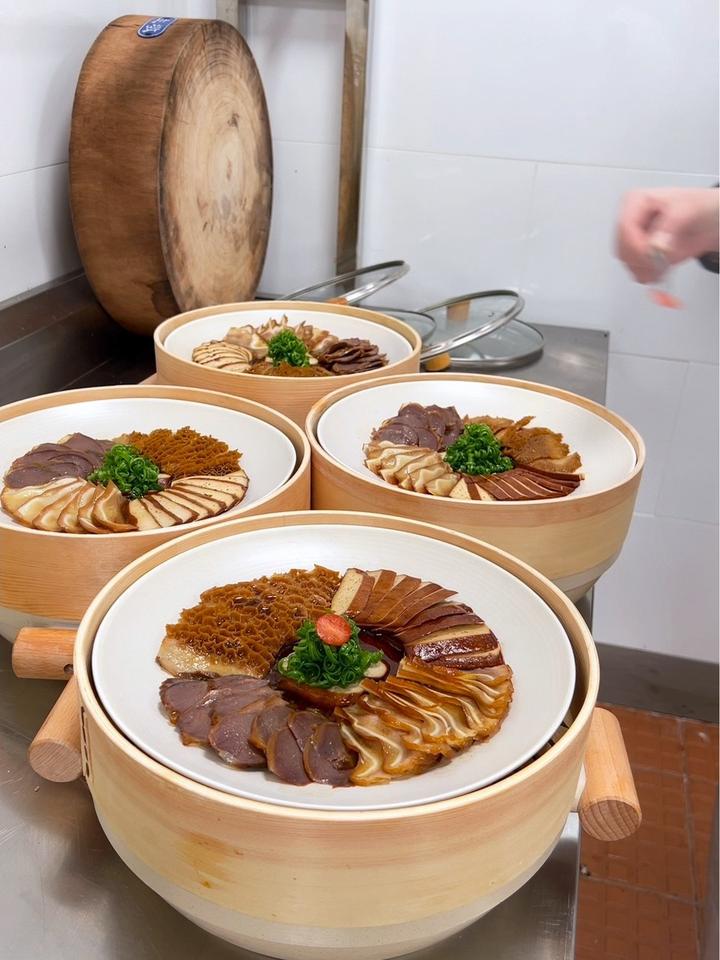 凉菜卤菜拼盘(卤菜拼盘搭配图片大全)