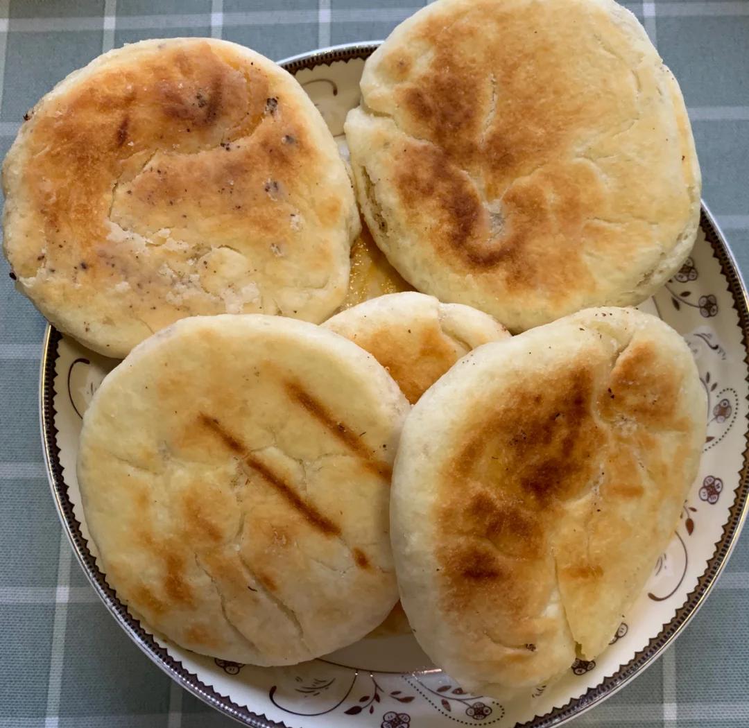 烧饼做早餐(早餐烧饼里加什么东西)