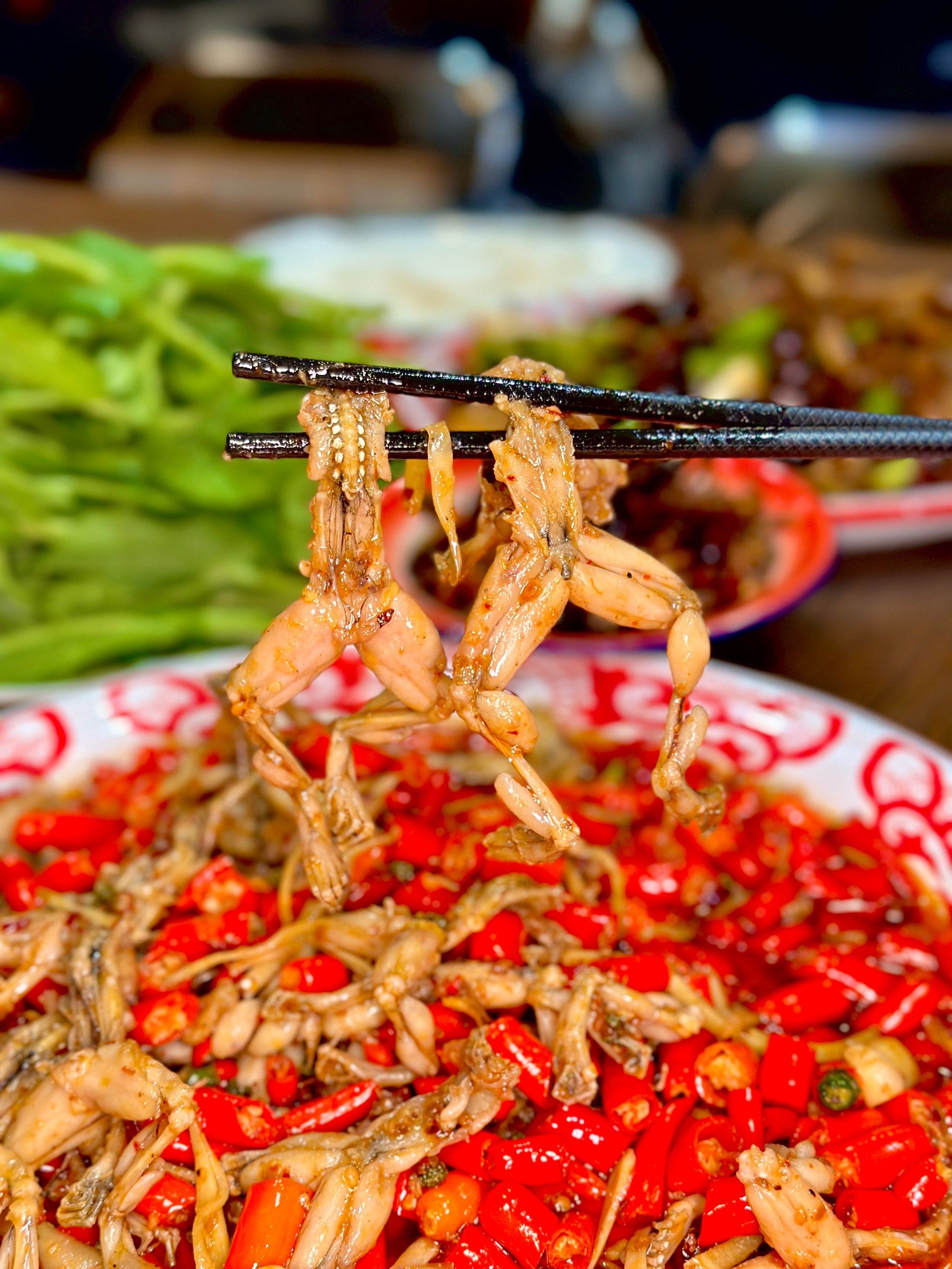 凉菜围边青蛙的简单介绍