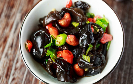 凉菜木耳叫什么(凉菜里的木耳用焯水吗)