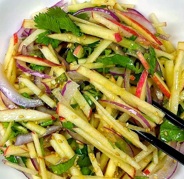 西红柿黄瓜洋葱凉菜(洋葱西红柿黄瓜拌着吃) 西红柿黄瓜洋葱凉菜(洋葱西红柿黄瓜拌着吃)