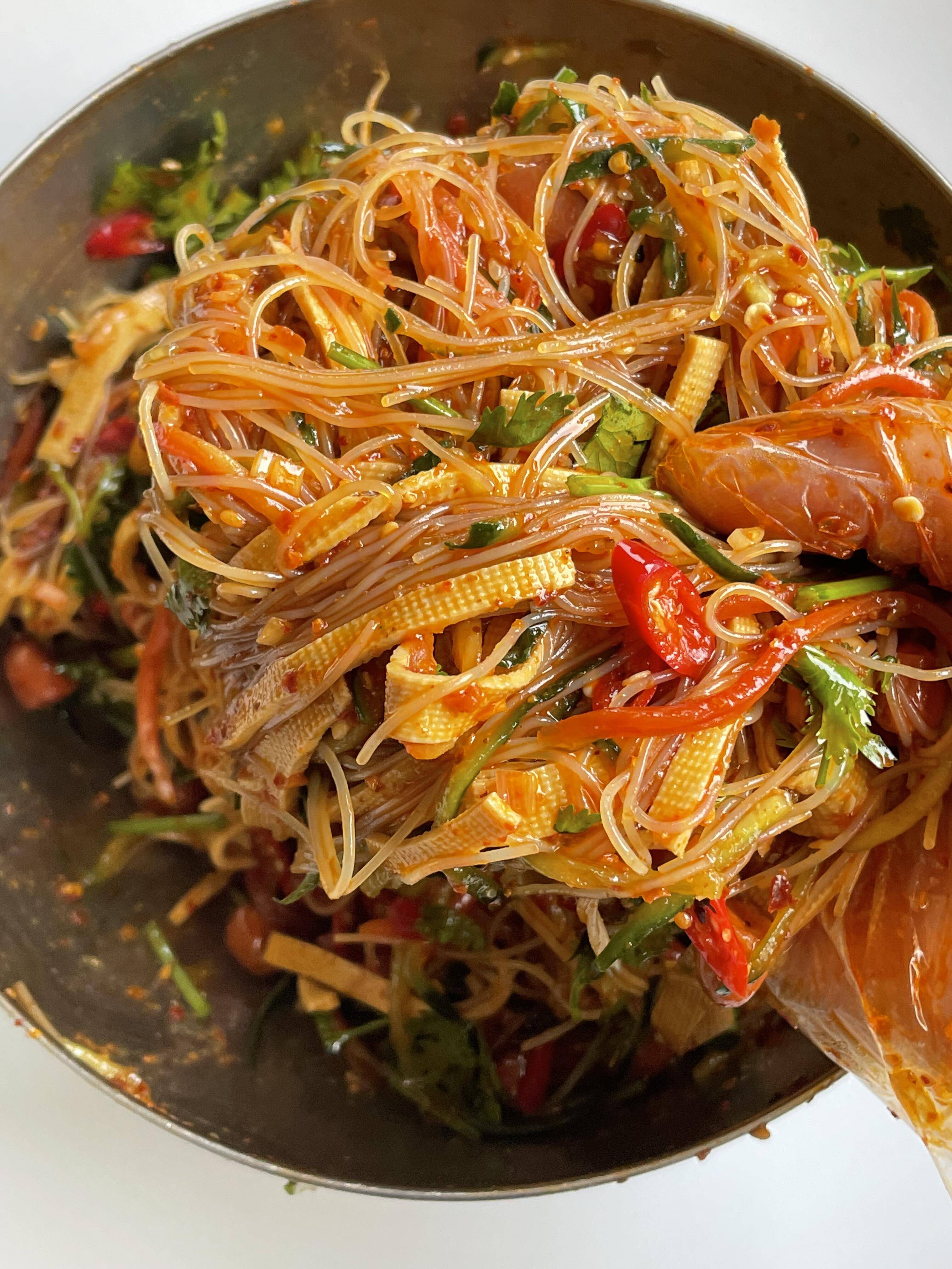 凉拌粉丝的家常做法简单(凉拌粉丝的家常做法简单芥末油)