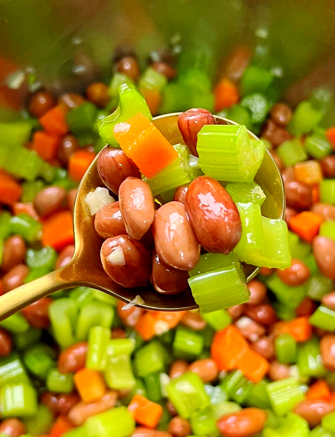 芹菜拌凉菜怎样拌好(芹菜凉拌的做法大全菜的做法大全) 芹菜拌凉菜怎样拌好(芹菜凉拌的做法大全菜的做法大全)