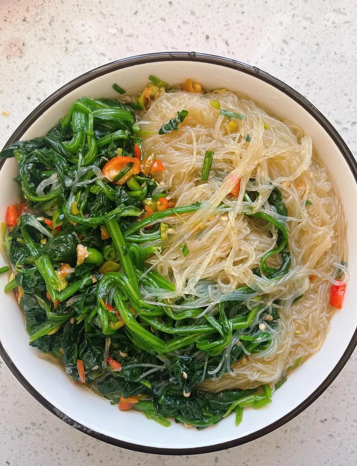 菠菜小凉菜(菠菜凉菜怎么拌好吃?需要焯水多长时间) 菠菜小凉菜(菠菜凉菜怎么拌好吃?需要焯水多长时间)