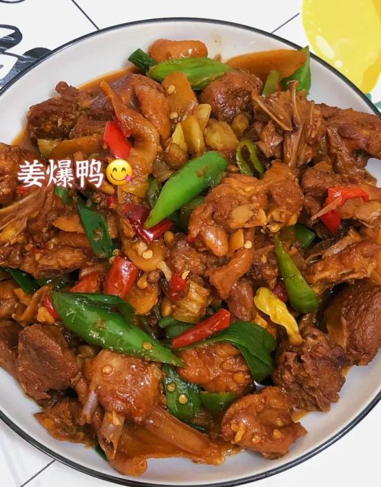 鸭子烧什么素菜好吃(鸭子烧什么菜最好吃窍门)
