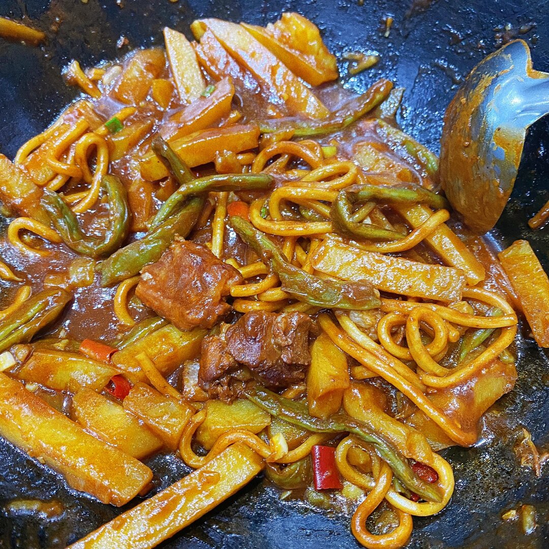 特色铁锅牛肉的做法(牛肉铁锅炖怎么做好吃)