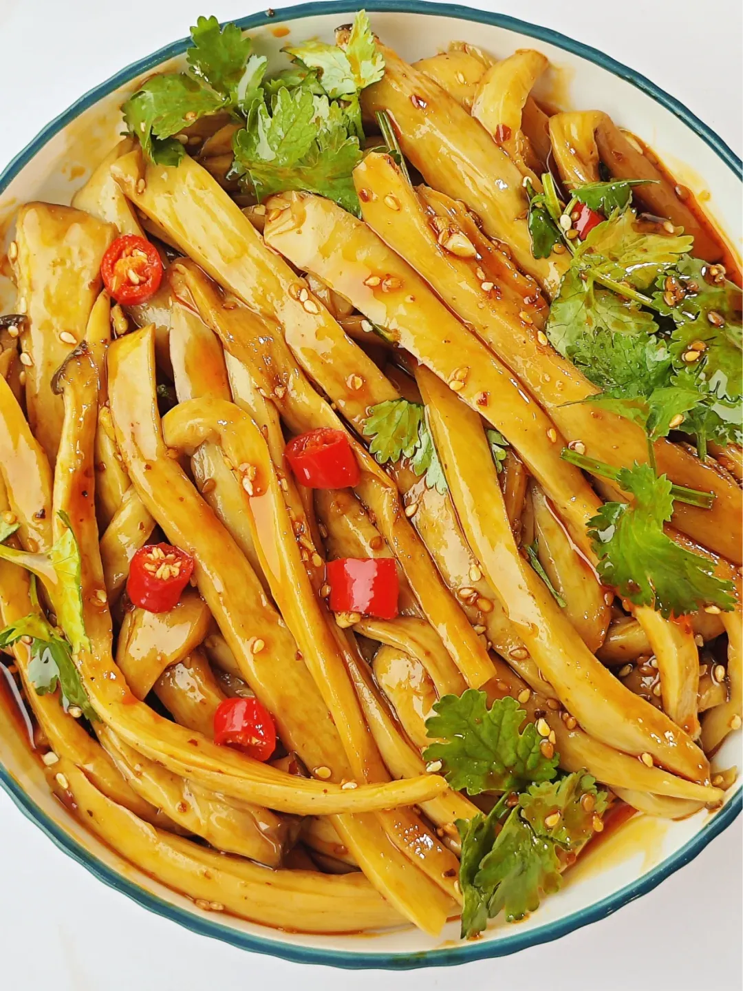 蘑菇酱凉菜(蘑菇酱可以做什么菜)