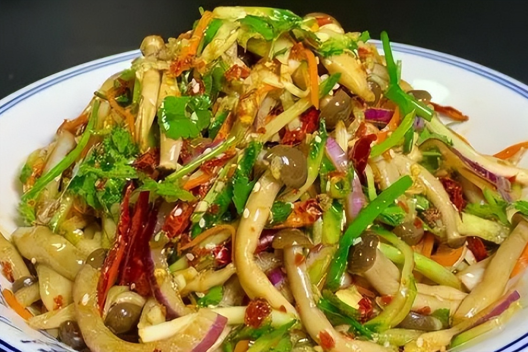 蘑菇酱凉菜(蘑菇酱可以做什么菜)