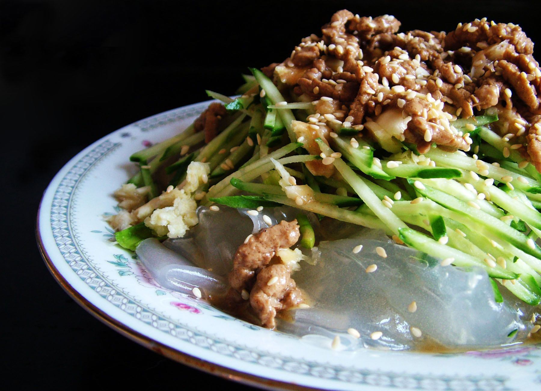 凉菜肉丝拉皮的图片(凉菜肉丝拉皮的图片高清)