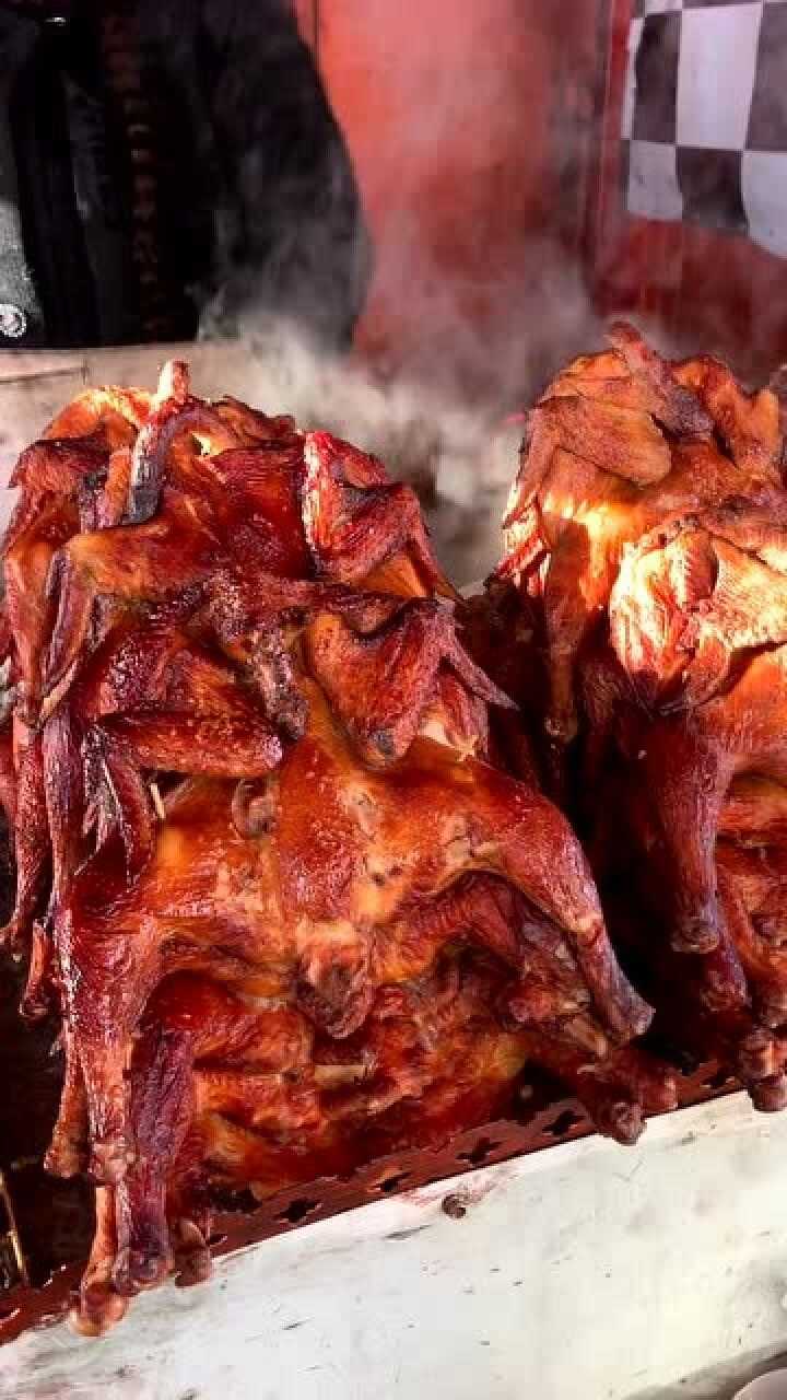 新疆特色馕坑烤鸡(新疆馕坑烤肉做法视频) 新疆特色馕坑烤鸡(新疆馕坑烤肉做法视频)