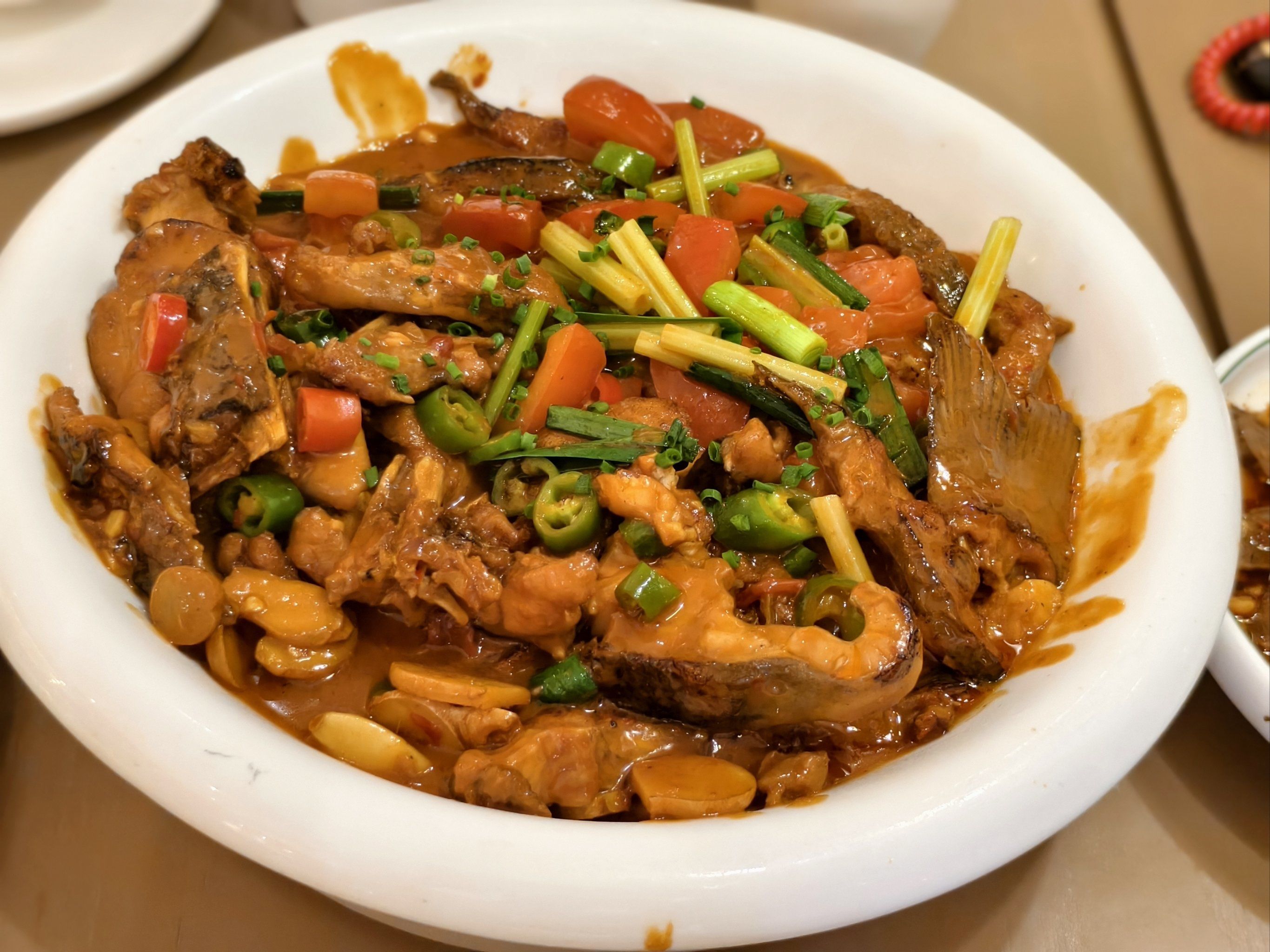 阳朔桥上小吃鱼(阳朔吃鱼为什么那么贵) 阳朔桥上小吃鱼(阳朔吃鱼为什么那么贵)