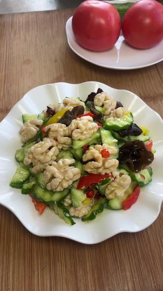 凉菜桃仁可以怎么吃(凉菜桃仁做法大全图片)