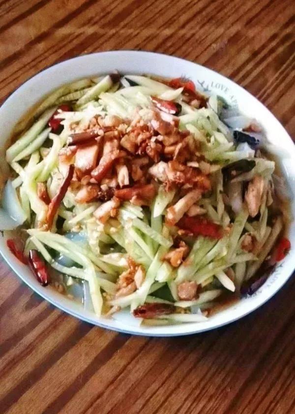 凉菜肉丝拉皮(东北凉拌肉丝拉皮的家常做法)