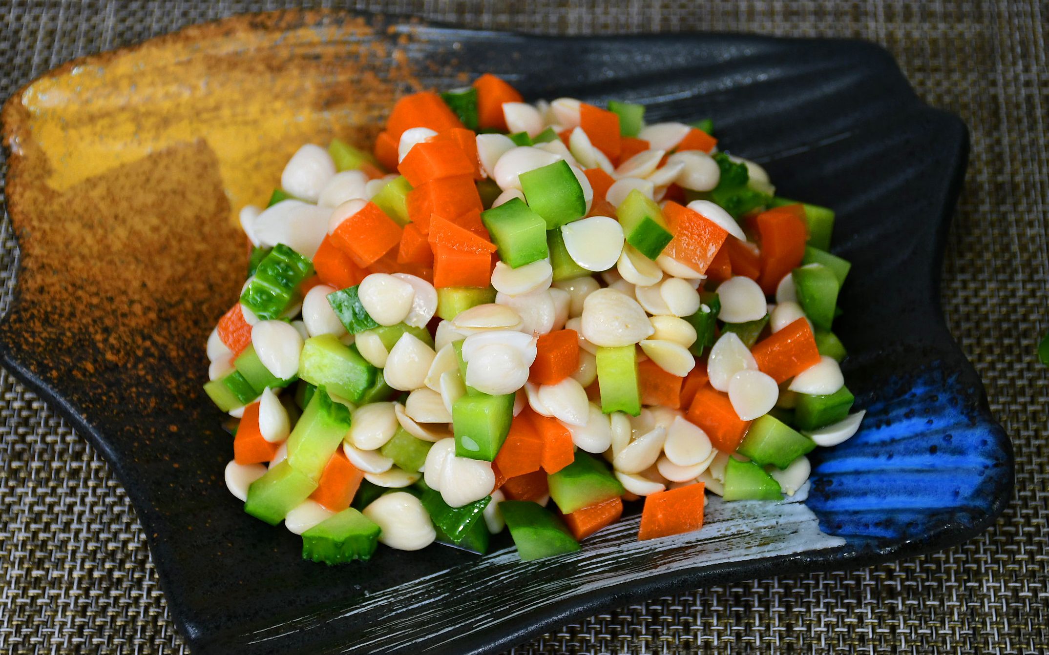 怎么评价凉菜杏仁(怎么评价凉菜杏仁好吃)