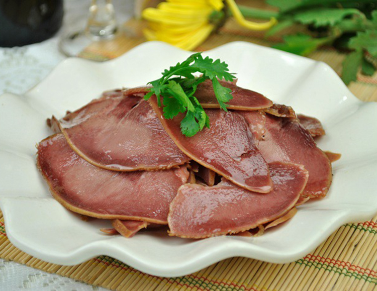 卤猪舌特色(卤猪舌好吃吗)