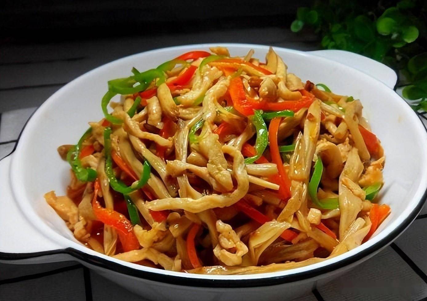 黄花菜炒素菜(黄花菜炒素菜好吃吗)