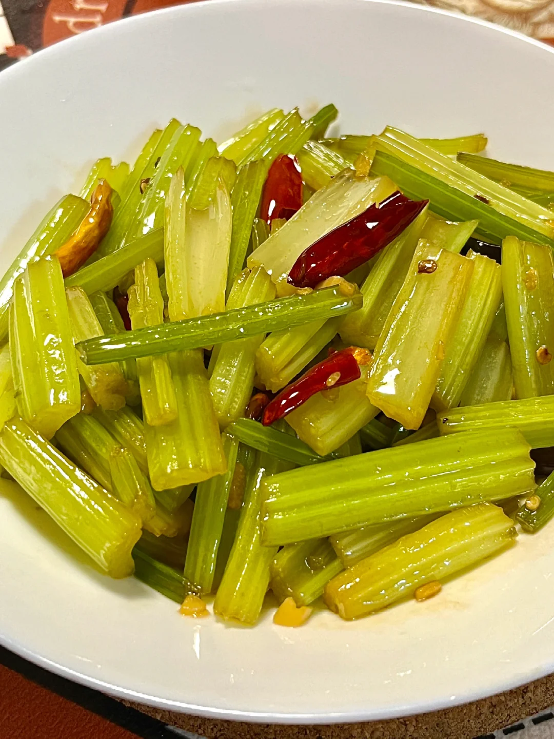 抑郁症患者喜欢吃素菜(抑郁症的人喜欢吃零食吗)