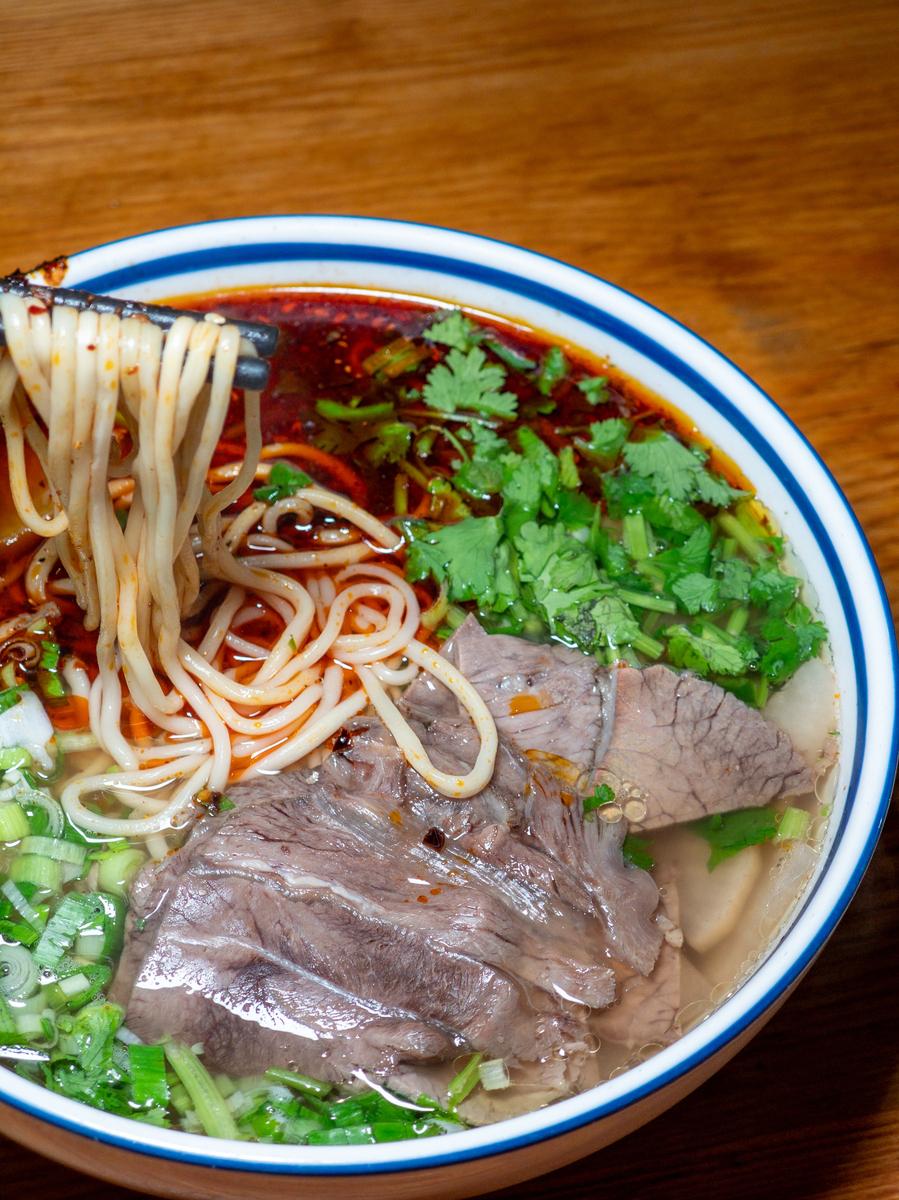 甘肃饮食的特色美食(甘肃饮食的特色美食介绍)