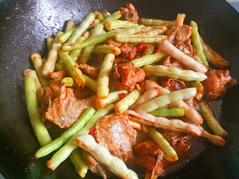 家常鸡腿炖豆角(家常鸡腿炖豆角怎么做)