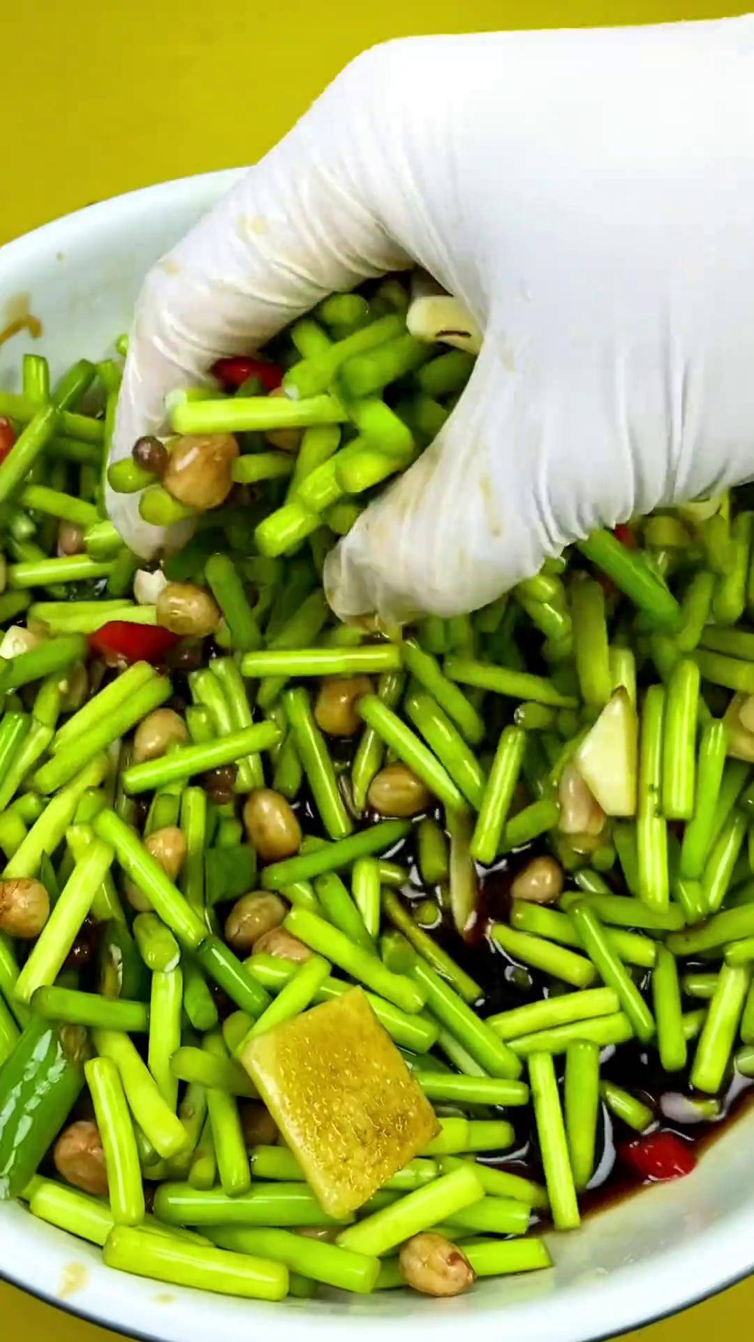 蒜苔可以拌凉菜(蒜苔和什么凉拌好吃)