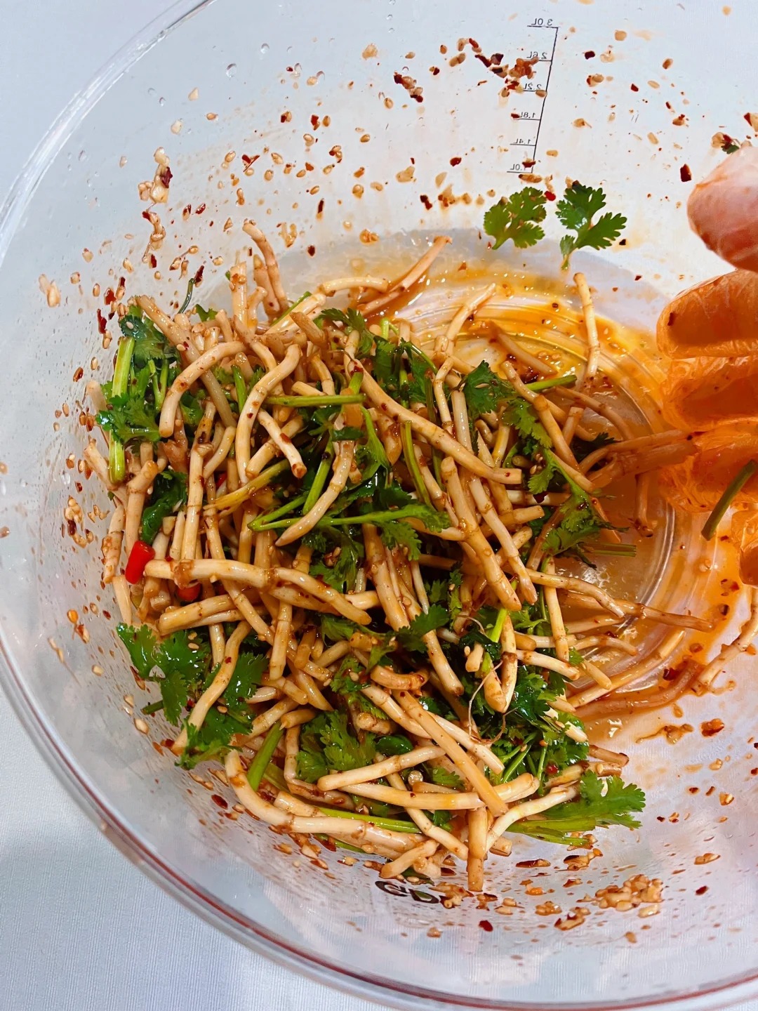 香莱根凉菜(香菜根凉拌吃的营养价值) 香莱根凉菜(香菜根凉拌吃的营养价值)