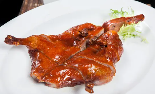 烧鸭子用什么素菜好(烧鸭子里面放什么蔬菜好)