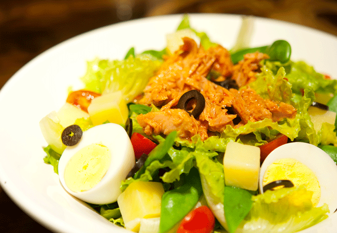 法国特色美食沙拉(法国特色美食沙拉是什么)