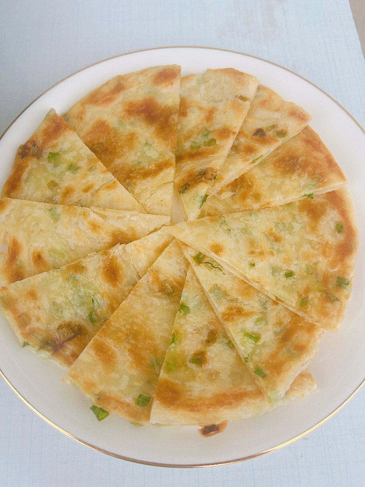 葱花手抓饼的家常做法(葱油手抓饼怎么做松软好吃)