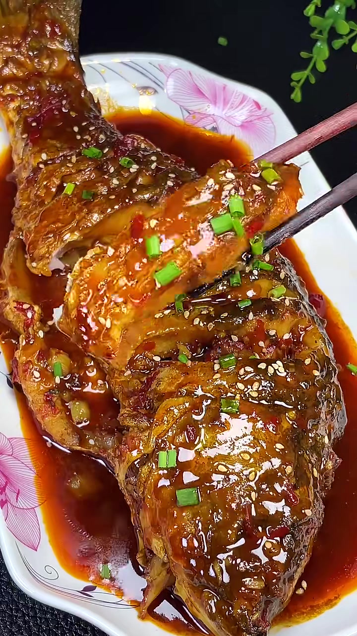 鲤鱼怎么做好吃又简单家常的(清炖鲤鱼的做法简单又好吃视频)