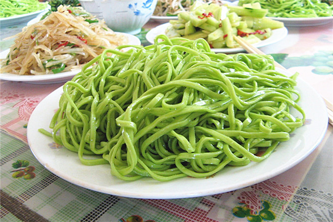 早餐菠菜汁面条(菠菜汁面食的新吃法) 早餐菠菜汁面条(菠菜汁面食的新吃法)