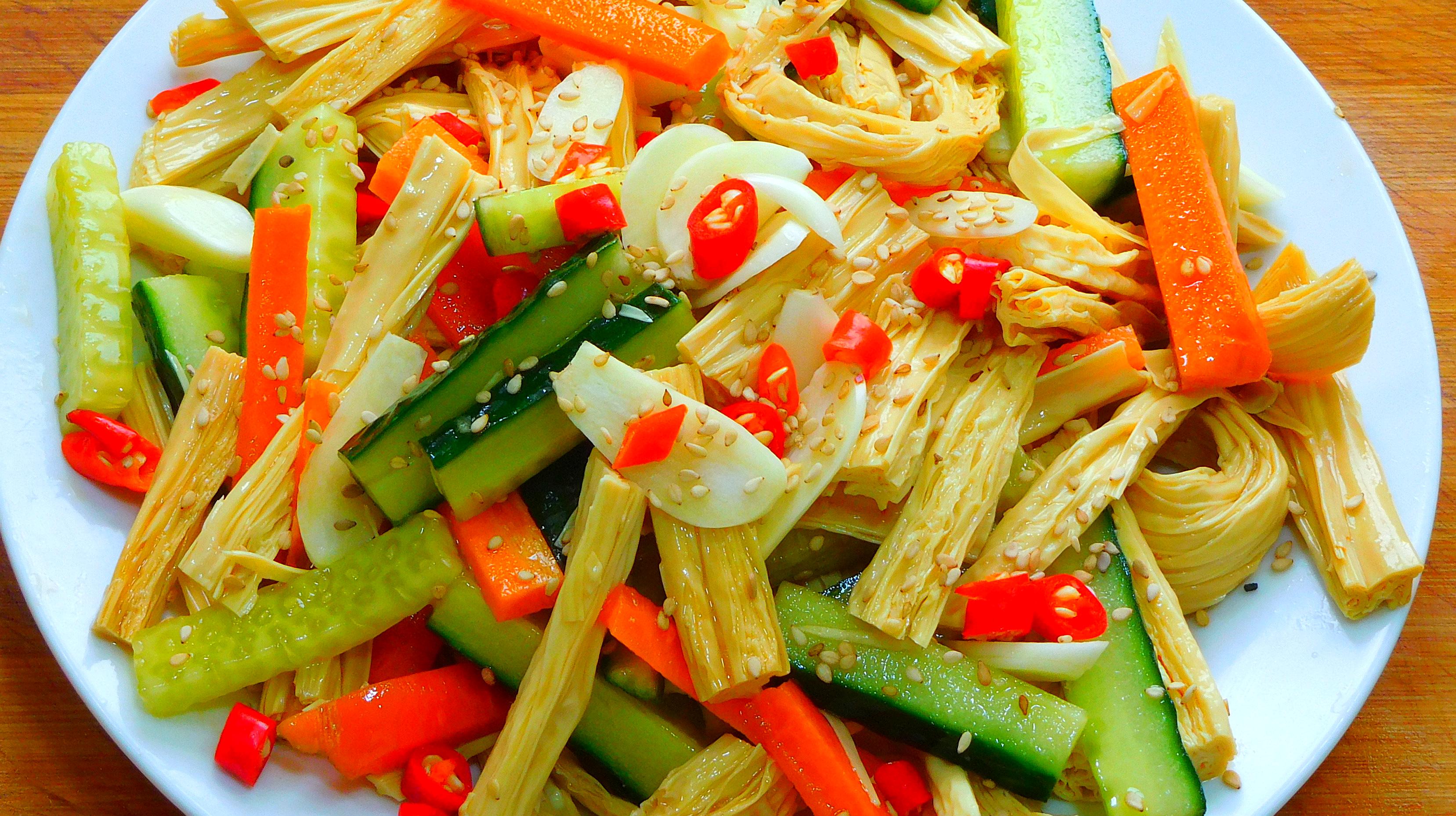 夏季好吃有简单的凉菜(夏天简单凉菜做法大全窍门)