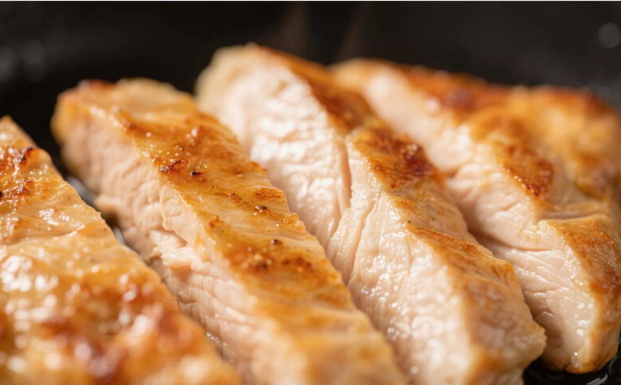 早餐煎鸡胸(煎鸡胸怎么煎嫩又好吃)