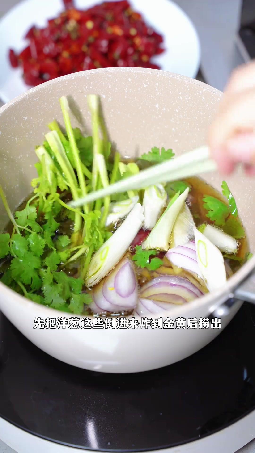 扮凉菜油怎么呛(凉菜拌菜油的做法)