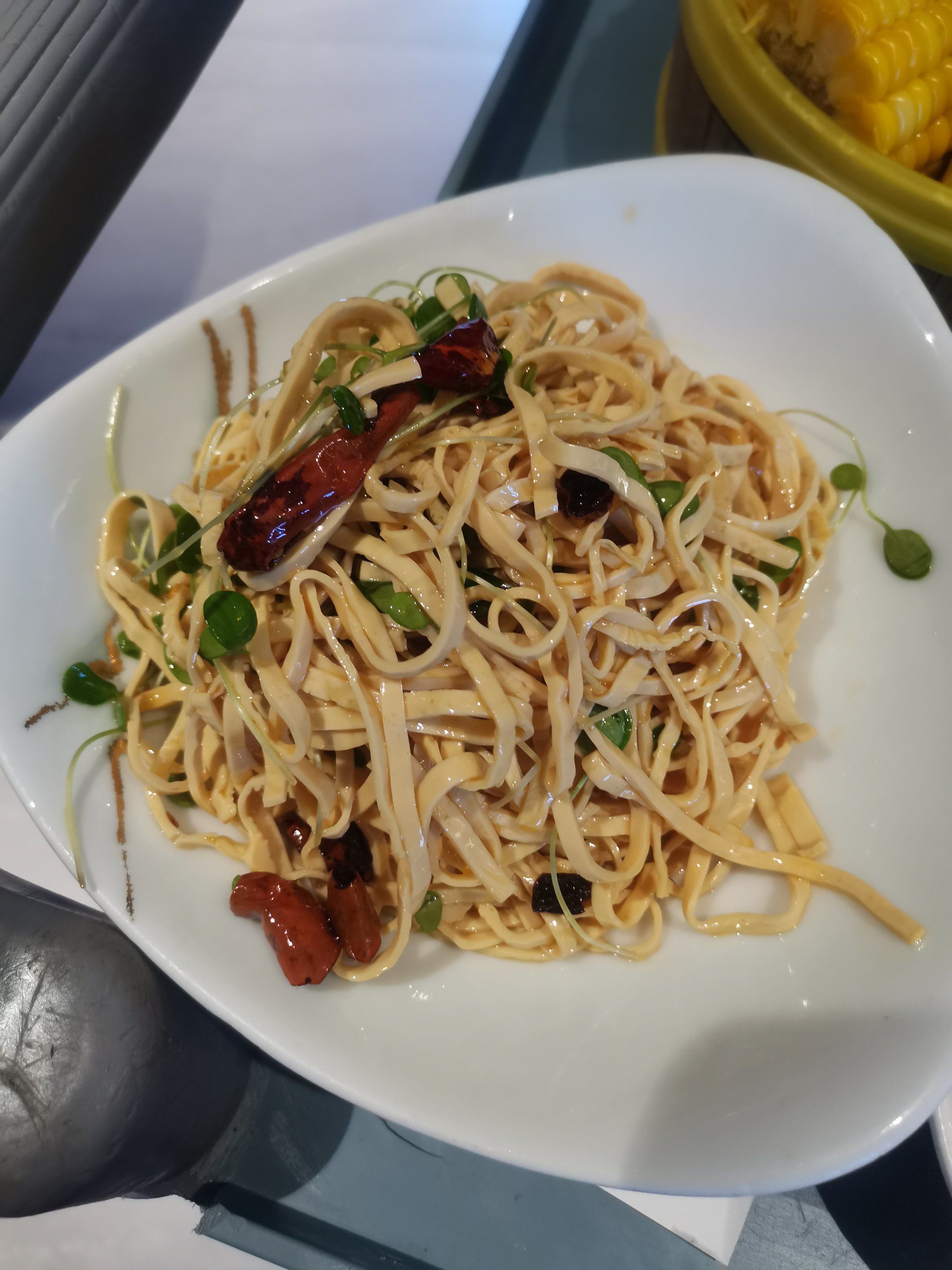 香葱豆腐丝凉菜(葱丝拌豆腐丝的做法窍门)