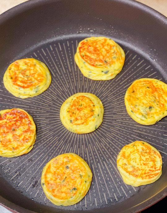 土豆创新早餐饼(怎样做早餐土豆饼视频教程)