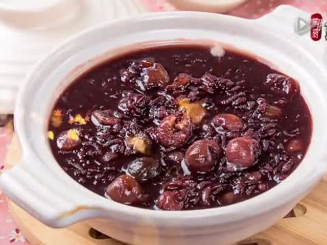 特色养生紫米饭(紫米饭的功效和作用)